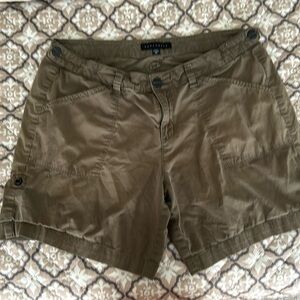 Olive green shorts with side pockets size 28 waist